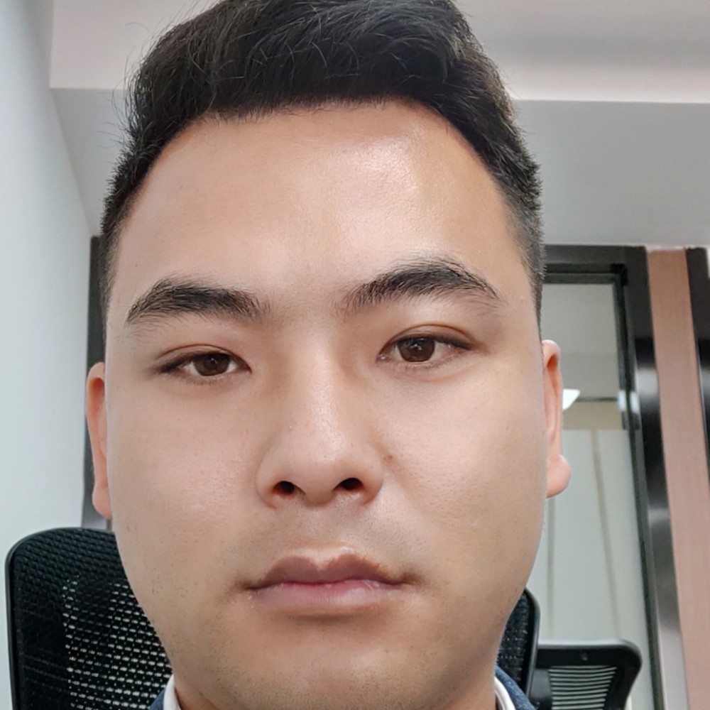 鞋子等待单纯的照片