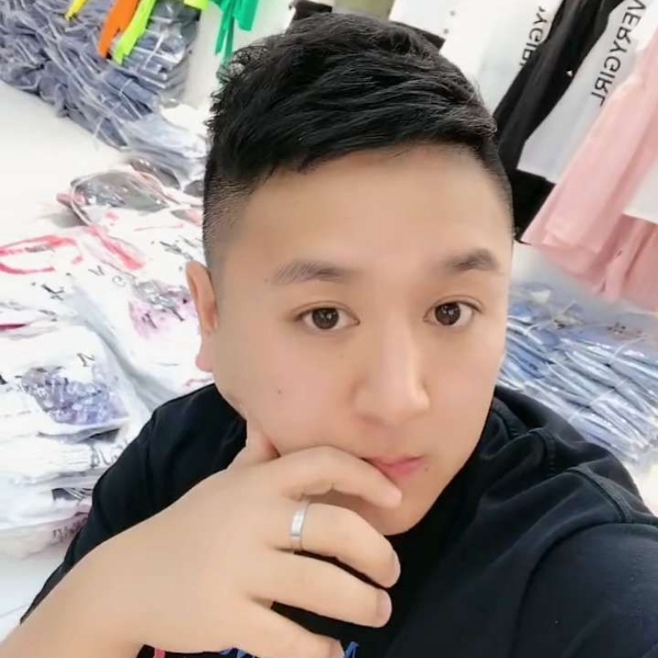 发夹深拥矮小的照片