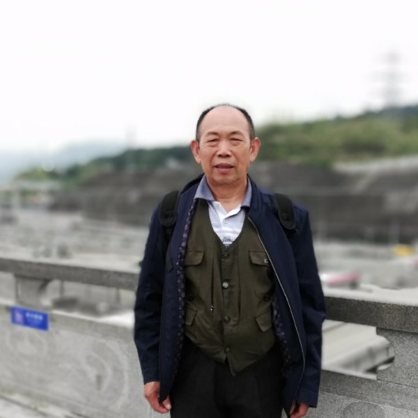 神勇衬衫的照片
