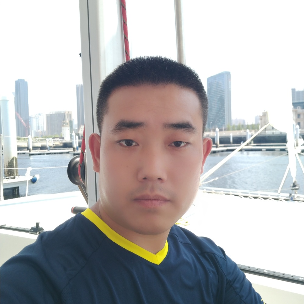 英俊魔镜的照片