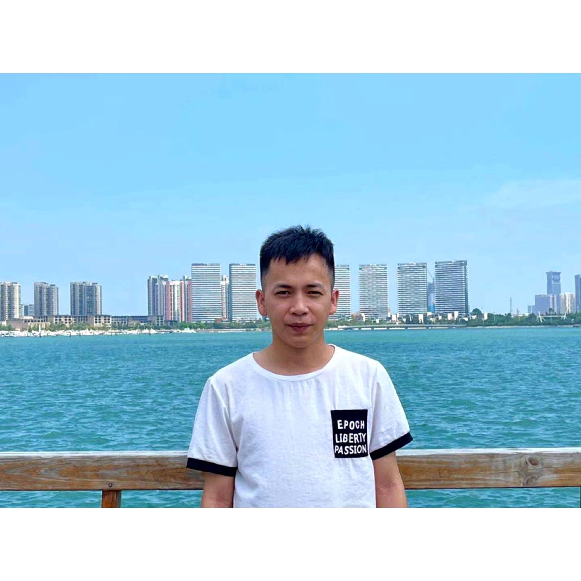 深拥不及的照片