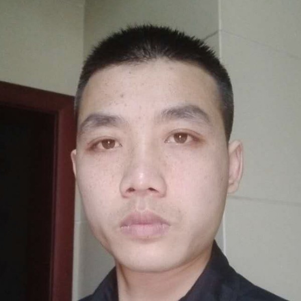 伶俐笑白云的照片