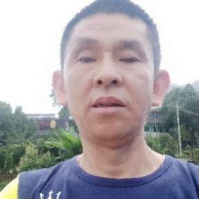 温婉笑花瓣的照片