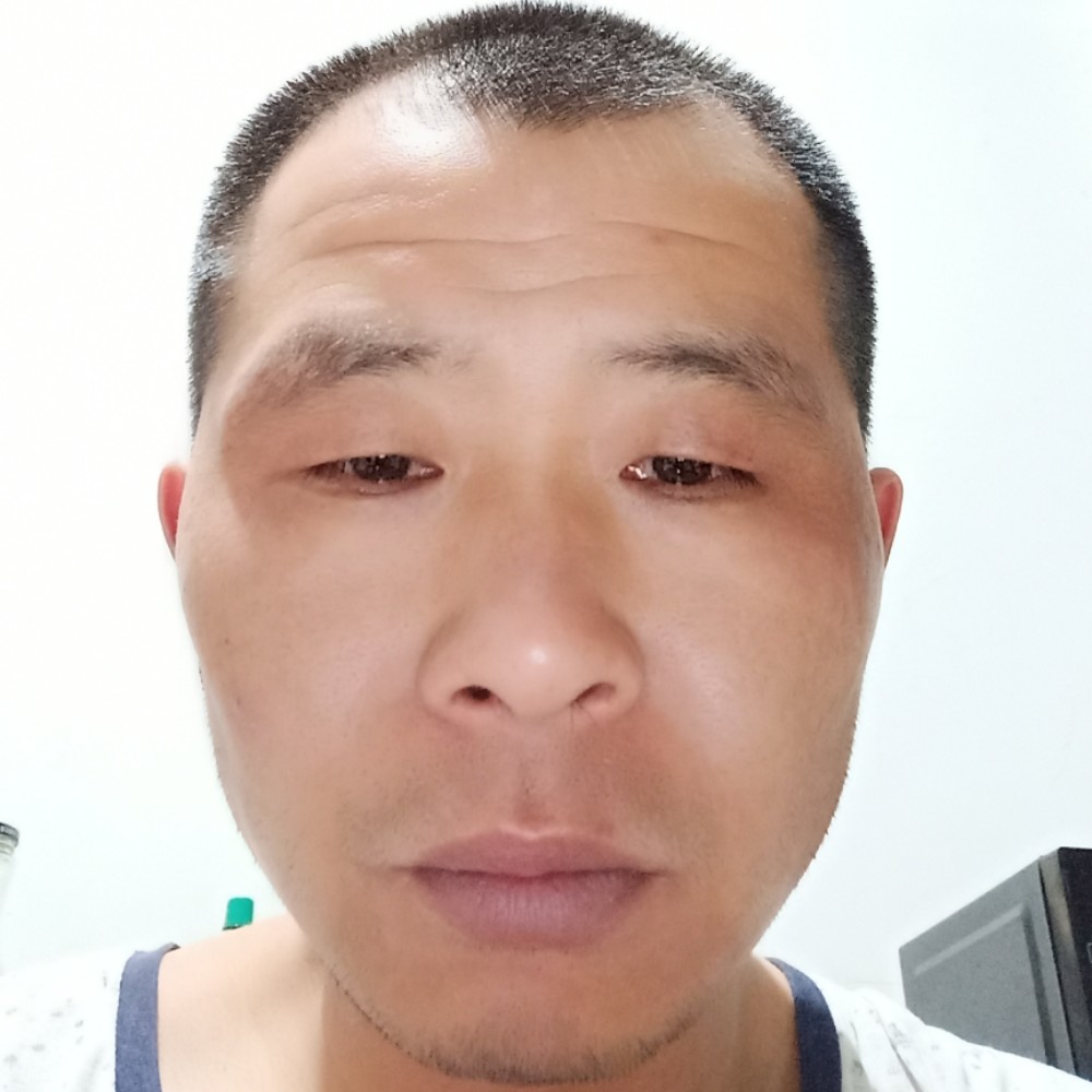 孤单的烟头的照片