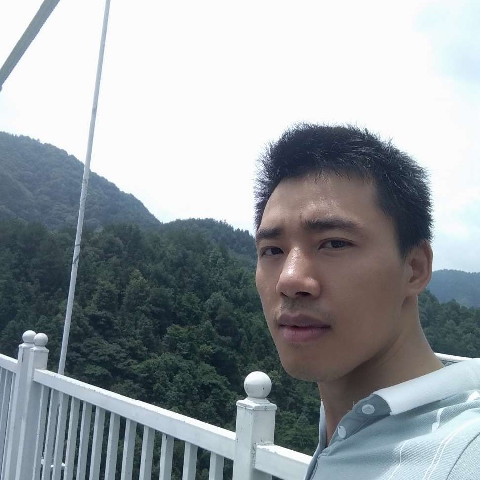 务实挽手飞机的照片