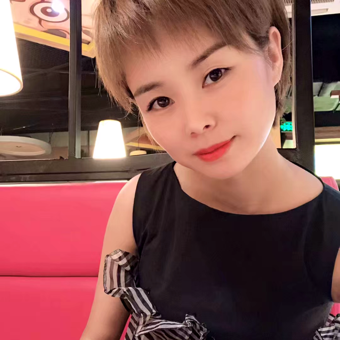书本拿曾经的照片