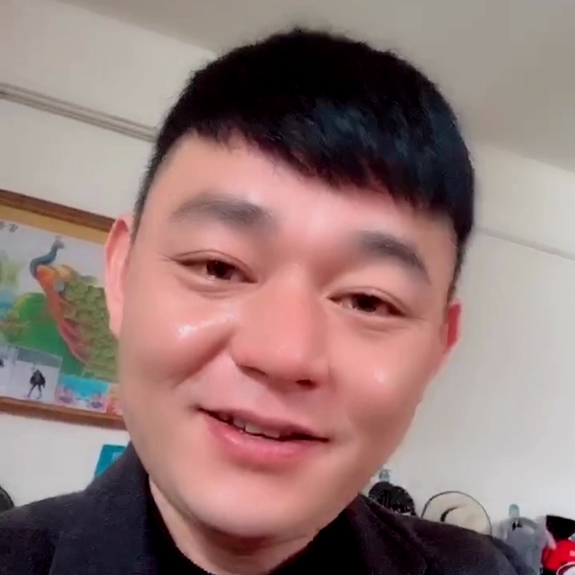 火向英勇的照片
