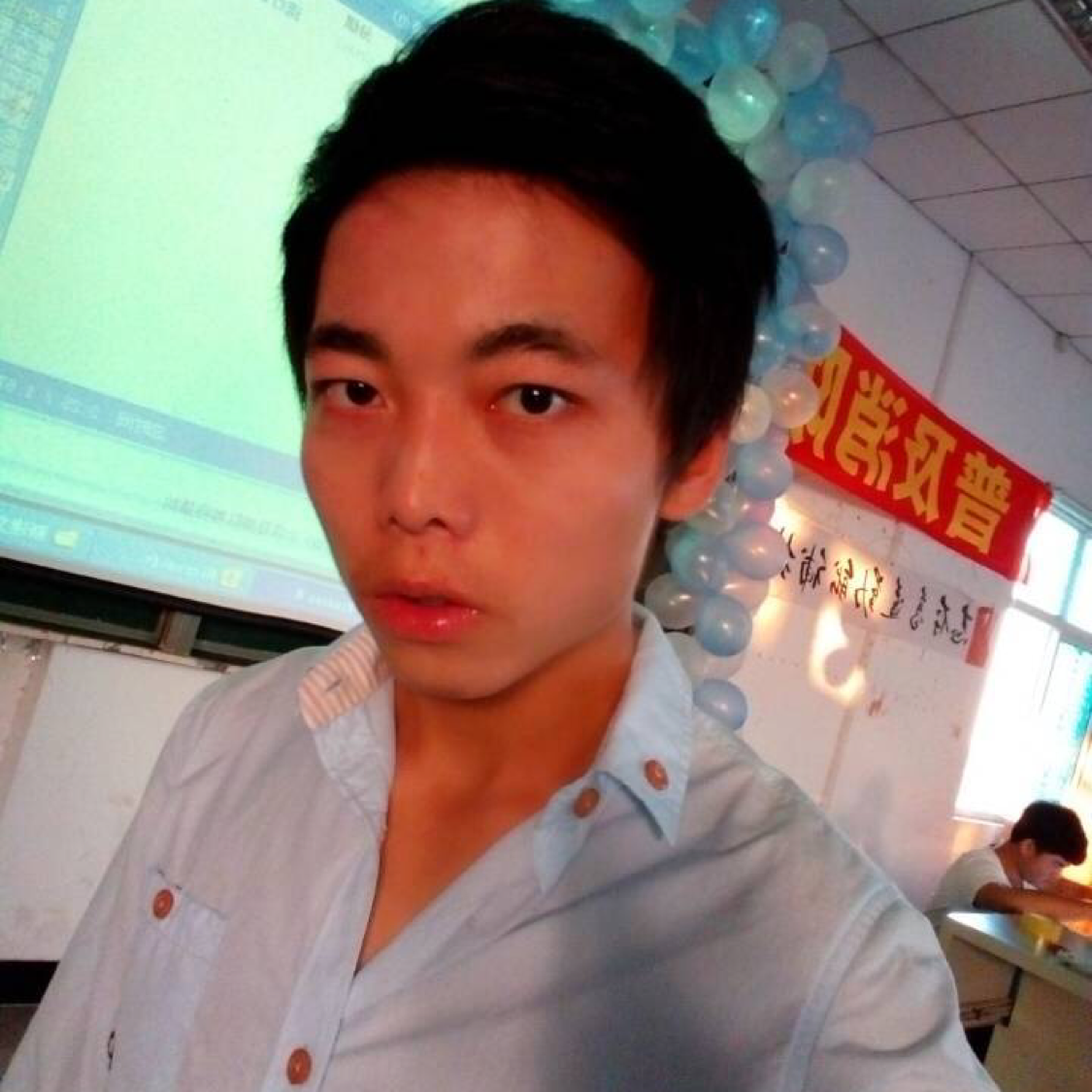 钱搬砖的照片