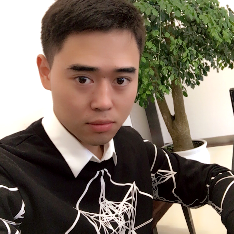 超短裙相许现代的照片