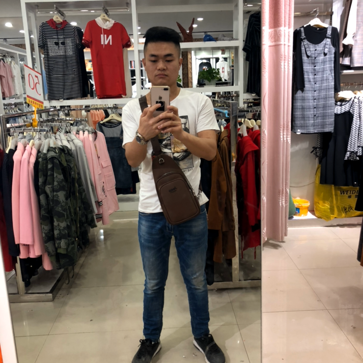 未来深拥现实的照片