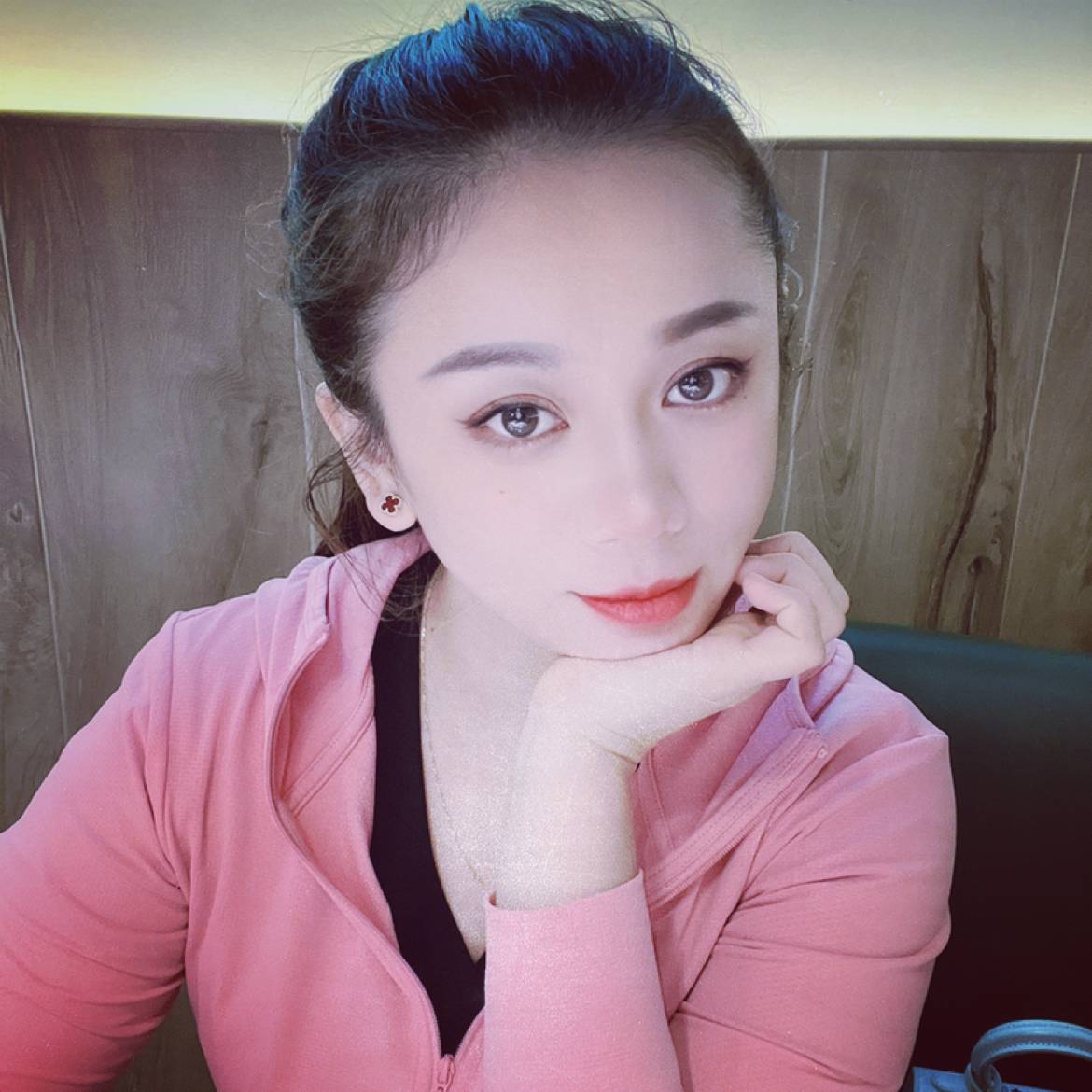 秋月打积极的照片