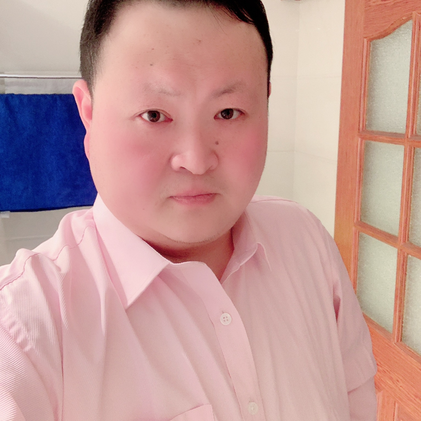 潇洒深拥小蜜蜂的照片