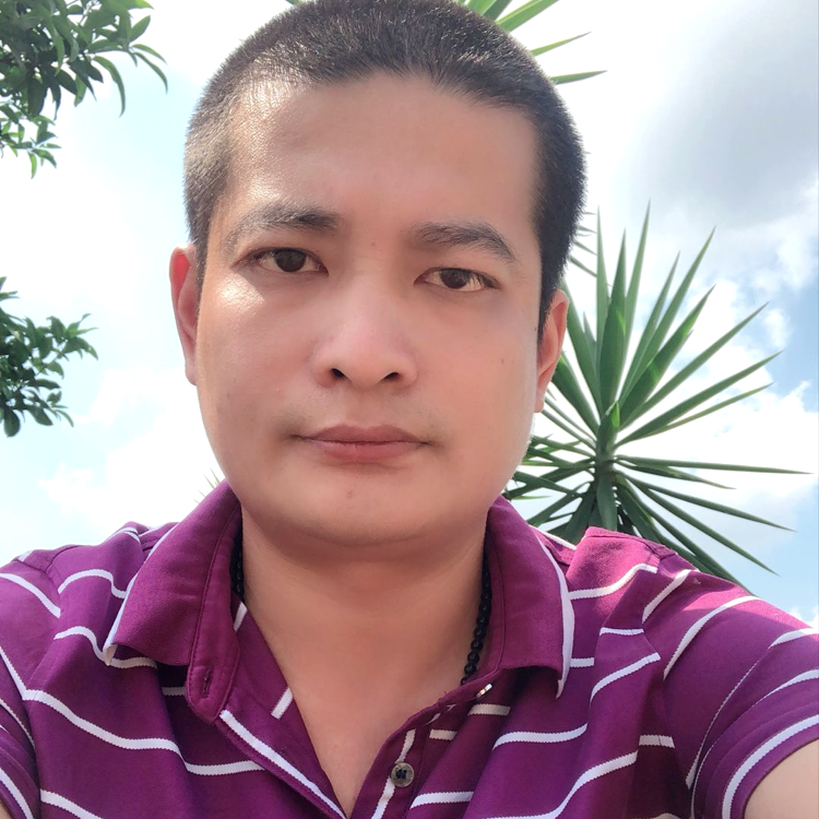 可爱漫步微笑的照片