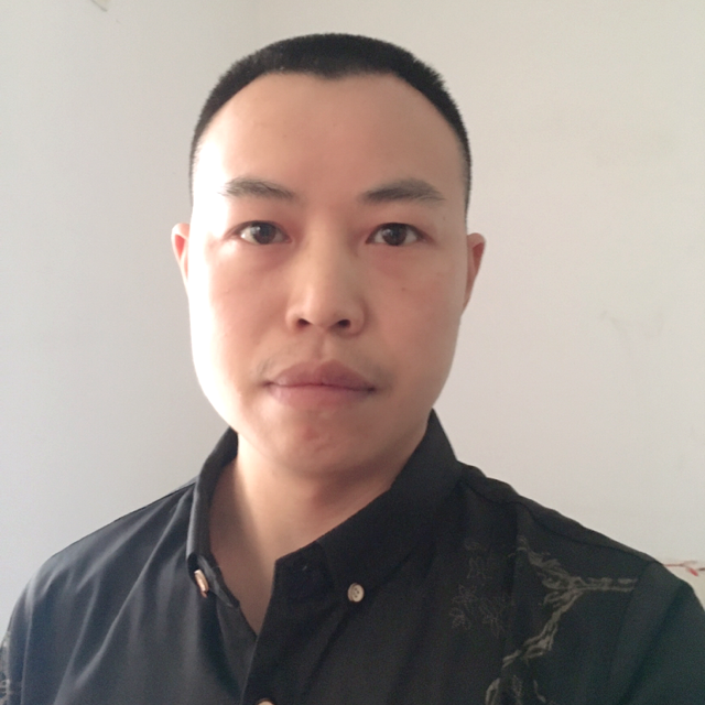 卢 先 生的照片