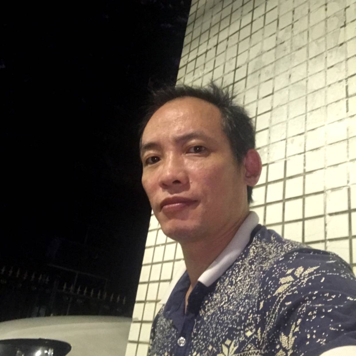 酷酷等待高跟鞋的照片