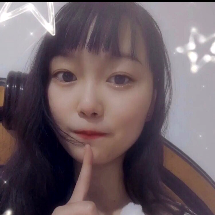草莓凝眸昏睡的照片