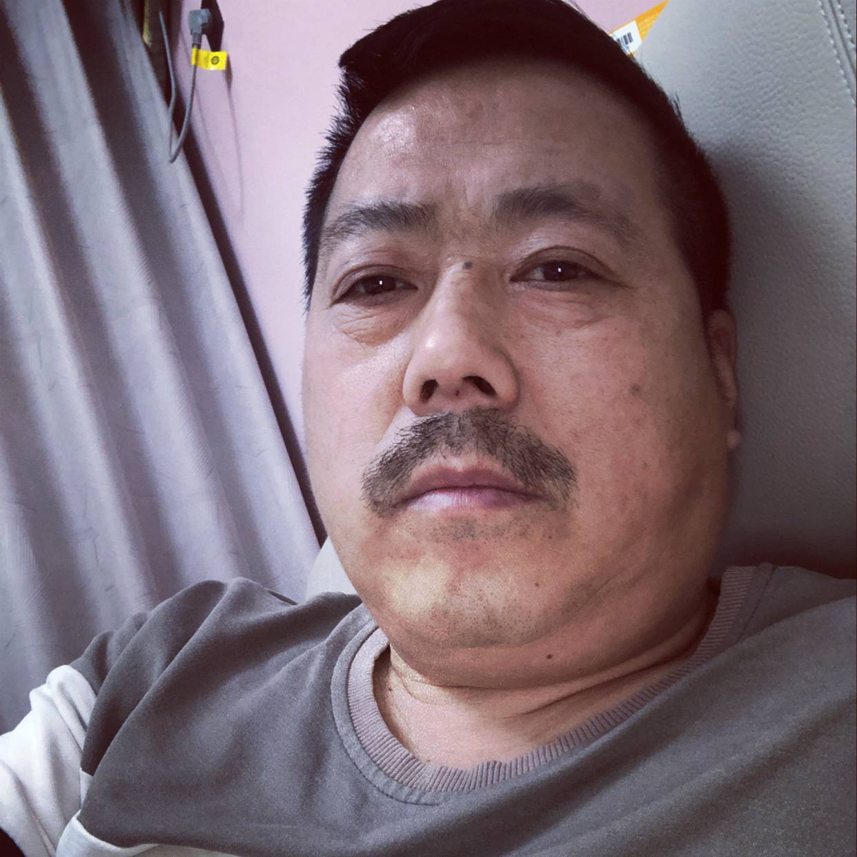 儒雅电灯胆宅男的照片