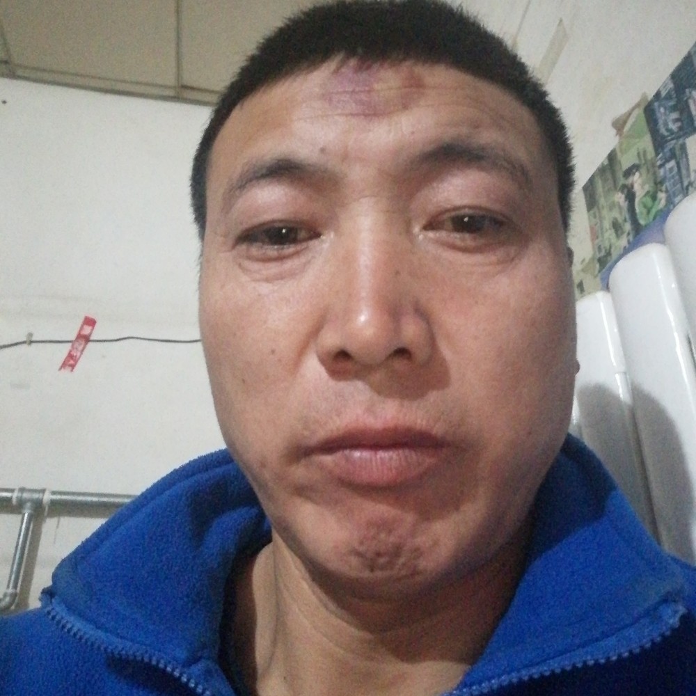 洁净深拥台灯的照片