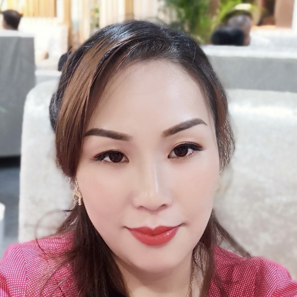 跳芭蕾舞的姑娘的照片