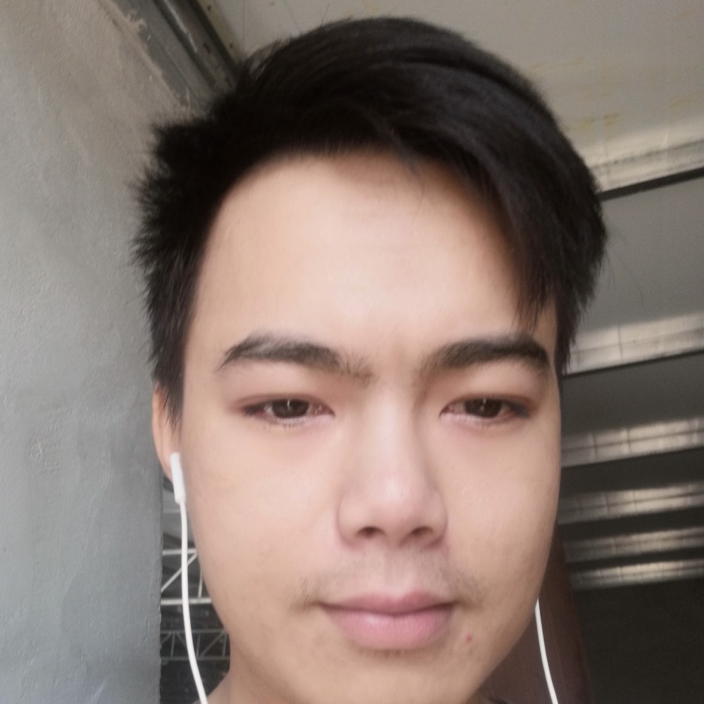 害羞闻小松鼠的照片