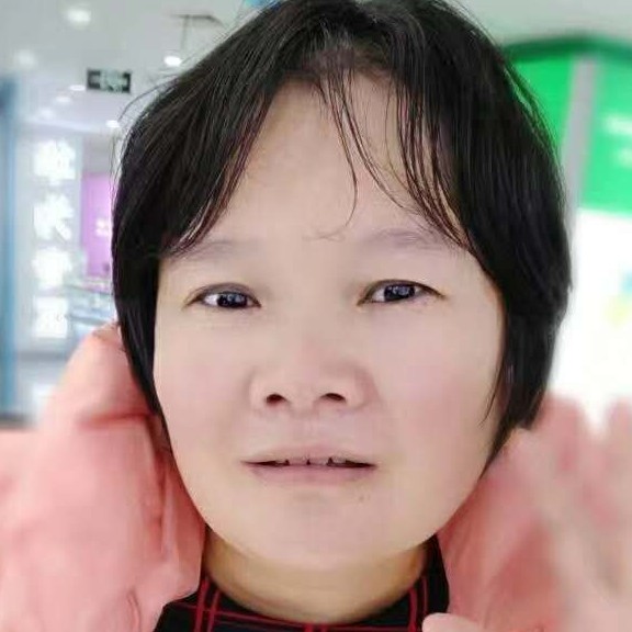 爱看书的红叶的照片