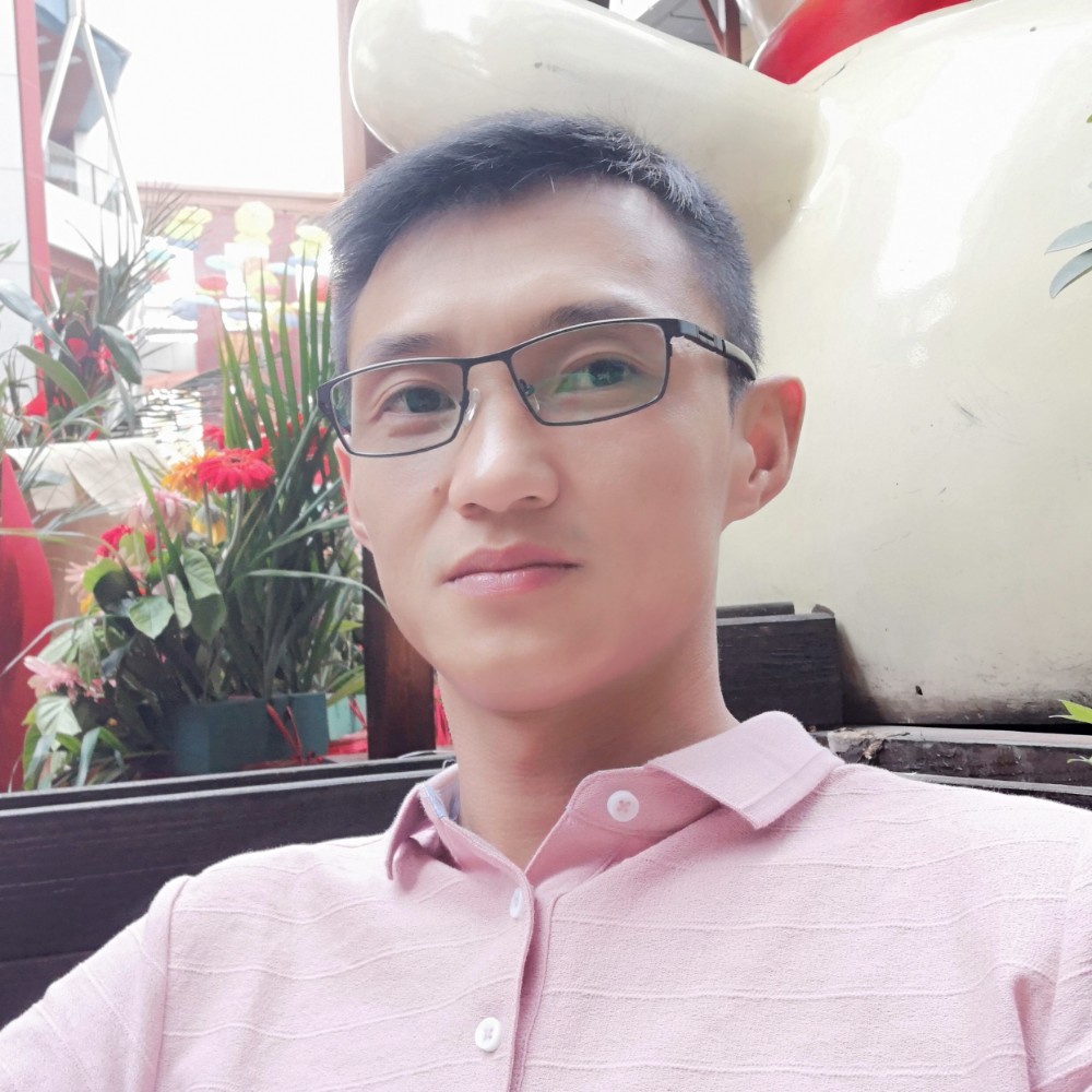 明星村超哥哥的照片