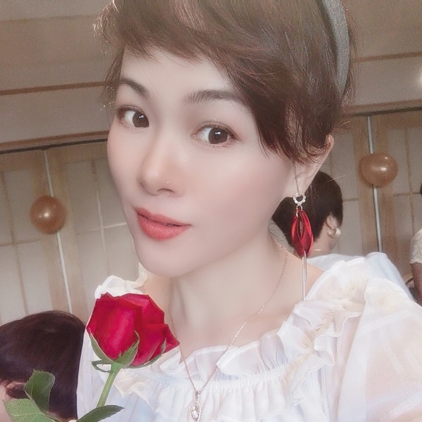 陌诺安生的照片