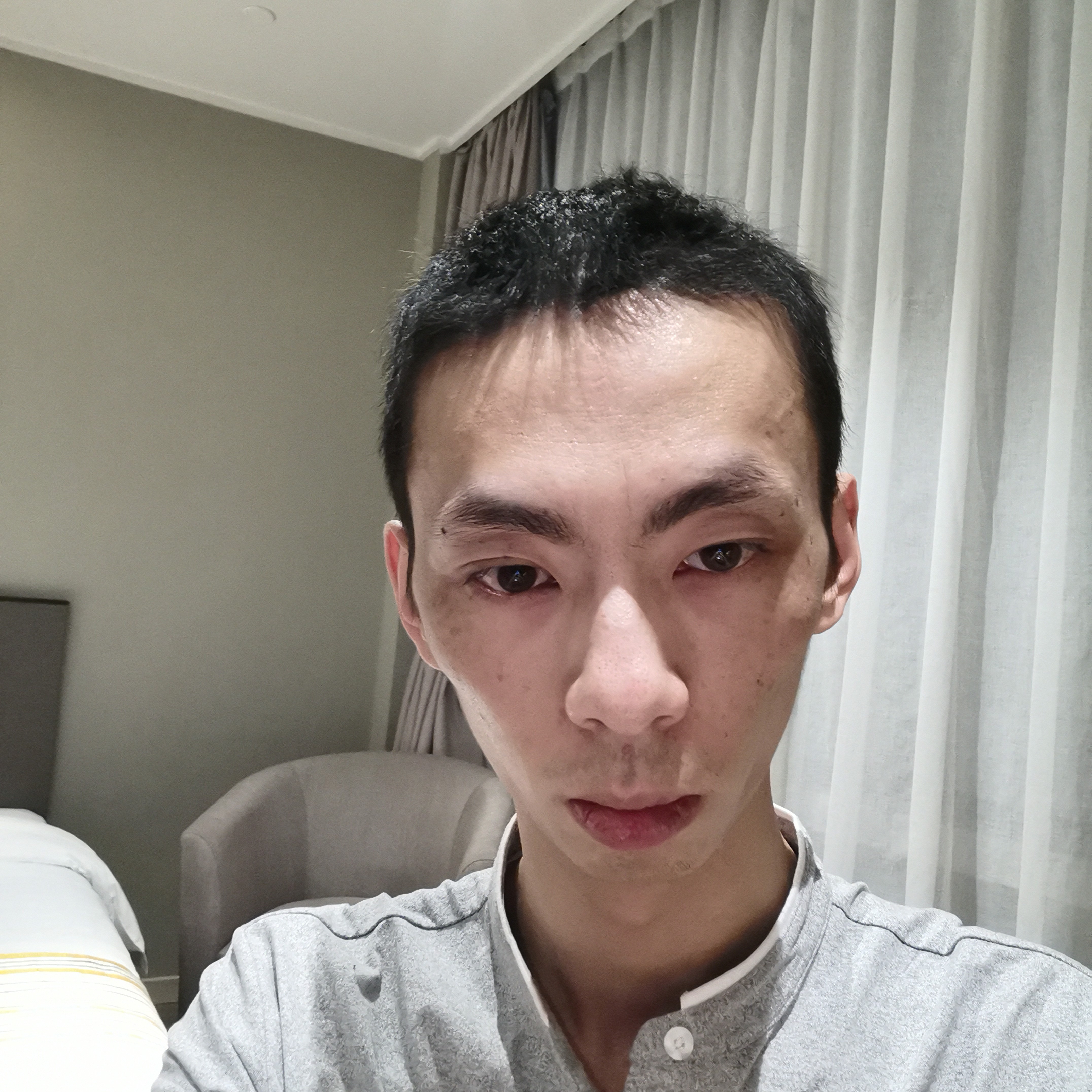 煎饼回眸无语的照片