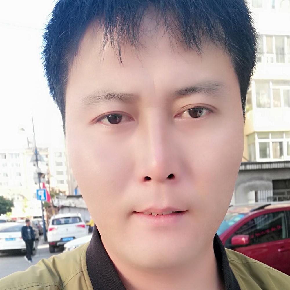 风萧深拥难过的照片