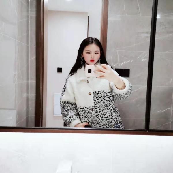 她嘻嘻嘻的照片