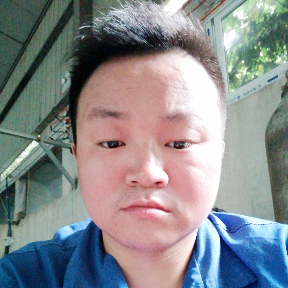 黎   明的照片