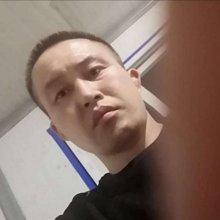 想人陪闻世界的照片