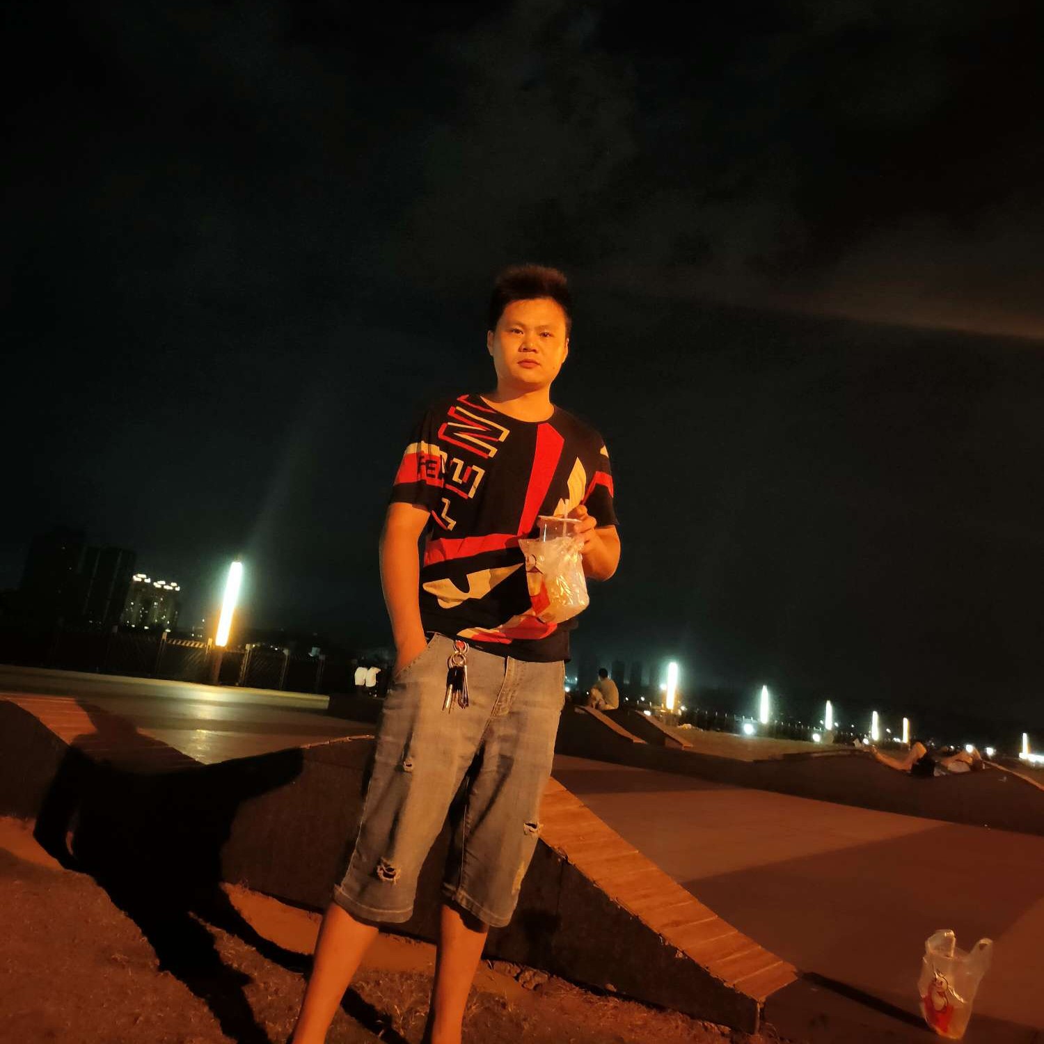 板凳相许天真的照片