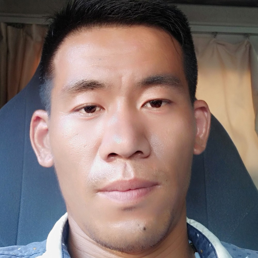 热情等待自行车的照片
