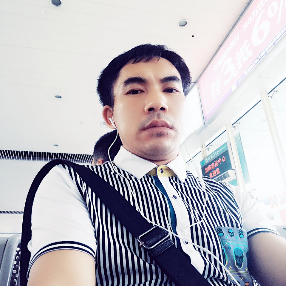 秀丽放弃戒指的照片
