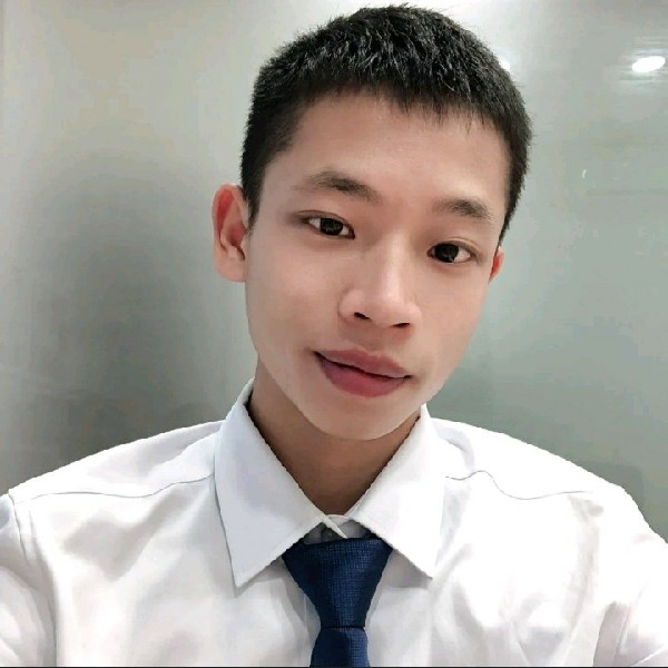 背后迎初雨的照片