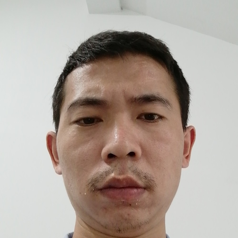 青衫深拥留胡子的照片