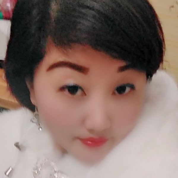 翩飞羽毛的照片