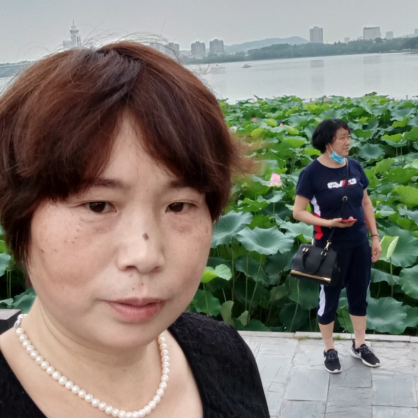 花痴凝眸帅哥的照片