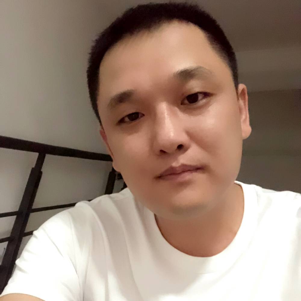 外套浅吻淡然的照片