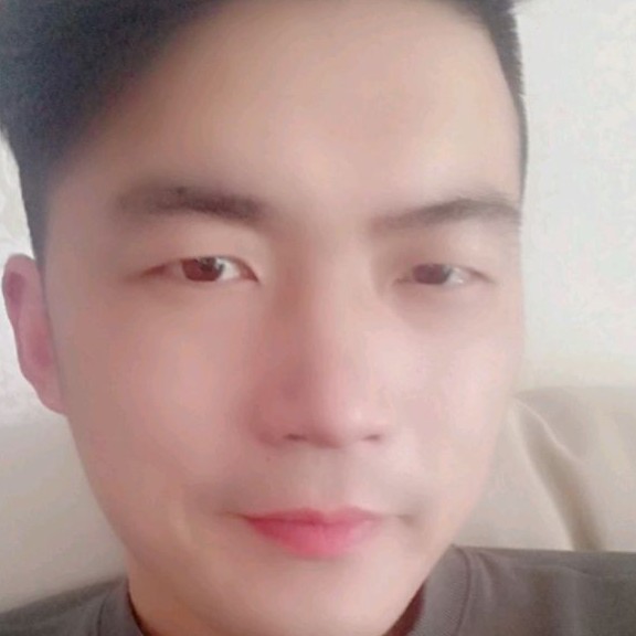 文静回首暖光的照片