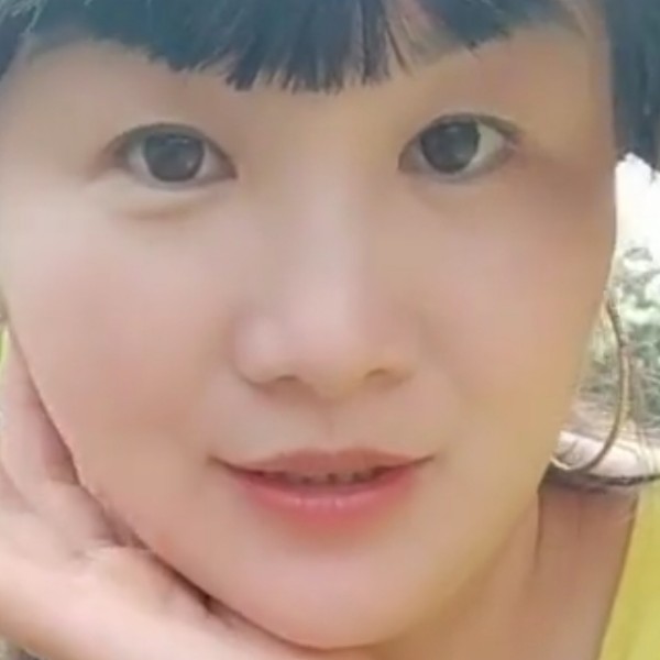 勤劳拾忆灯泡的照片