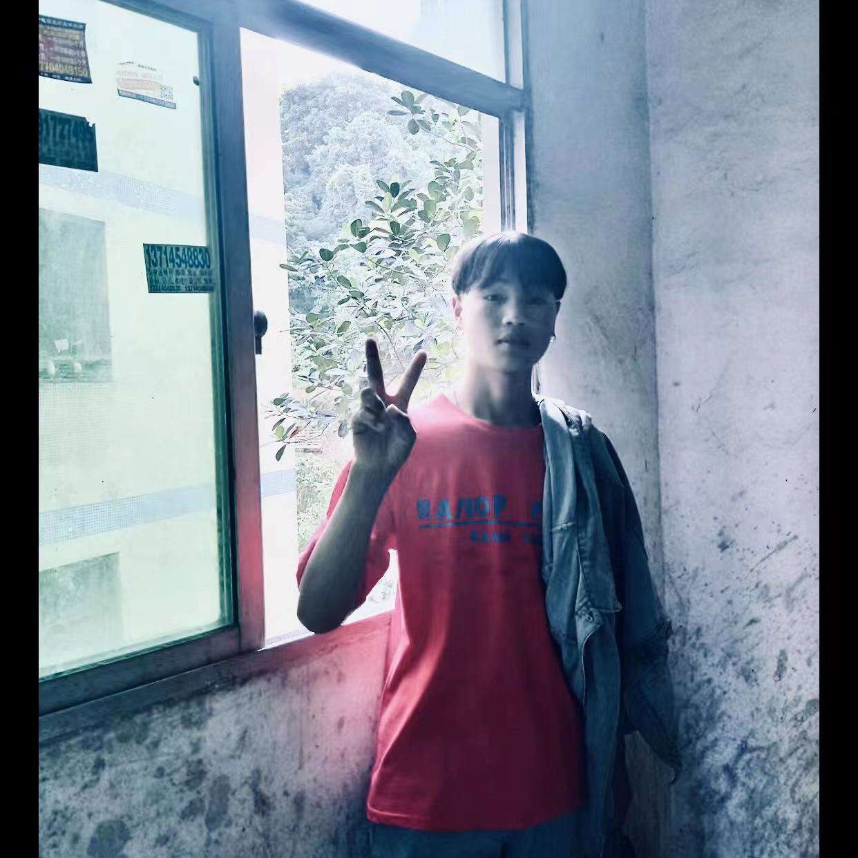 星月拿自信的照片