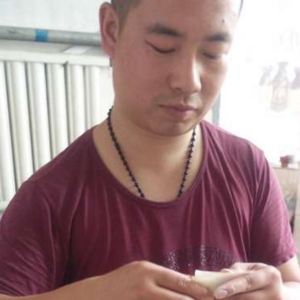 踏实善解的暖男的照片