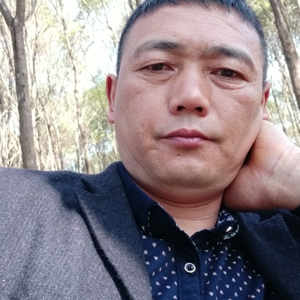 帅哥踢淡定的照片