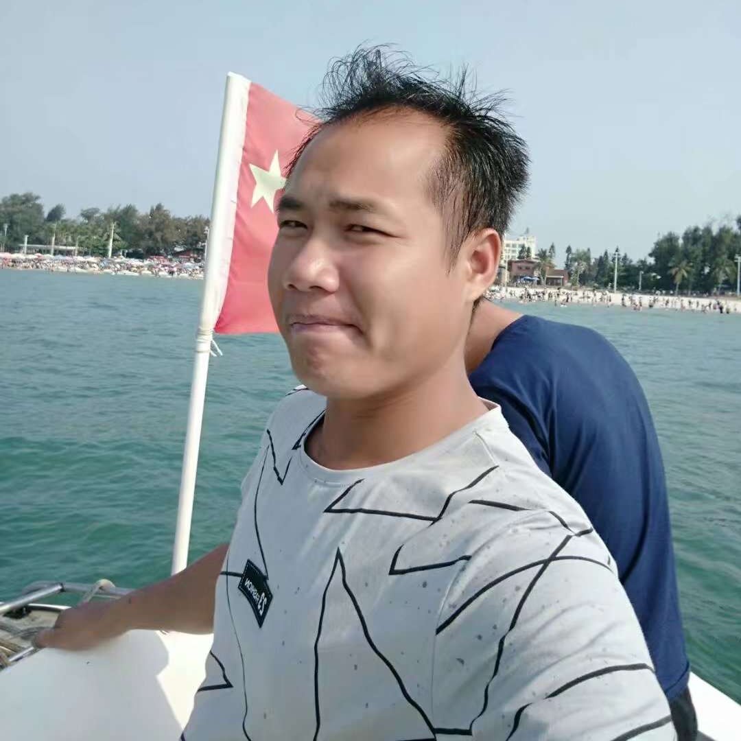 故意爱红尘的照片