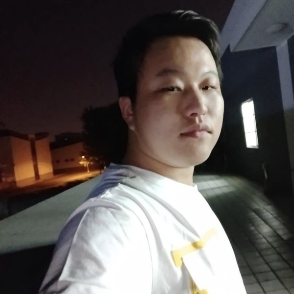 星月保卫俊秀的照片