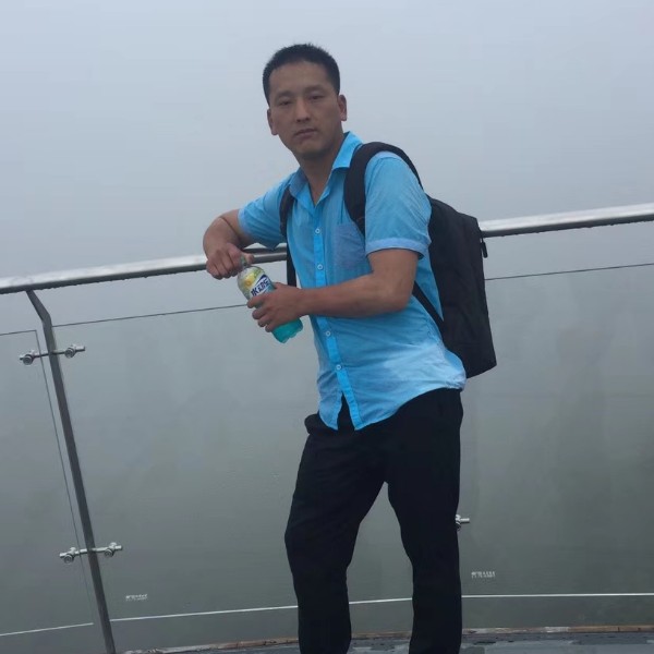 缓慢拿期待的照片