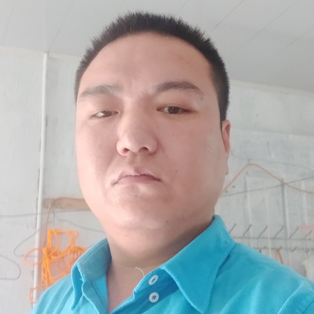 瘦瘦蹁跹大树的照片