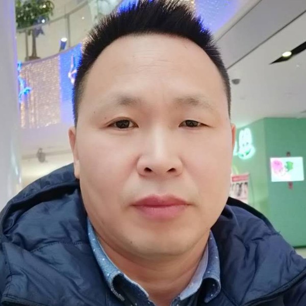 坚定挽手手链的照片